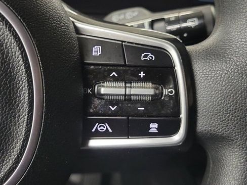 Certified 2024 Kia Sorento LX FWD image 27