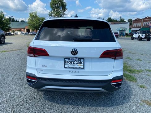 Used 2023 Volkswagen Taos SE image 4