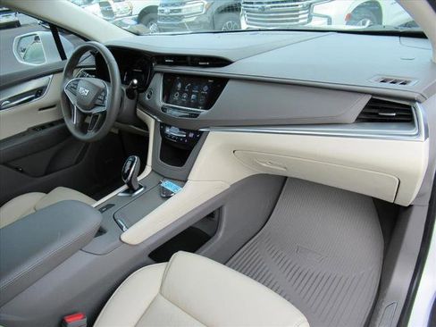 Used 2017 Cadillac XT5 Luxury w/ LPO, Wheel Lock Package image 11