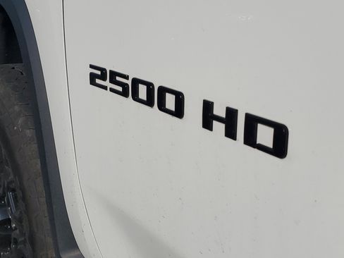 Used 2024 Chevrolet Silverado 2500 LT w/ Z71 Sport Edition image 9