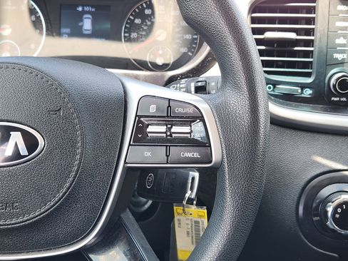 Used 2020 Kia Sorento L FWD image 28