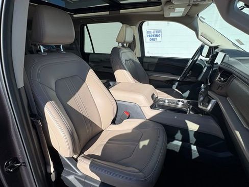 Used 2024 Ford Expedition Limited image 34