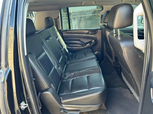 Used 2018 Chevrolet Suburban LT image 16
