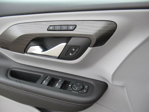 Used 2023 GMC Terrain SLT w/ Infotainment Package II FWD image 20