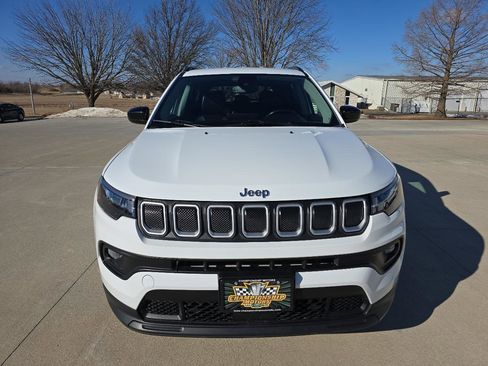Used 2022 Jeep Compass Latitude image 10