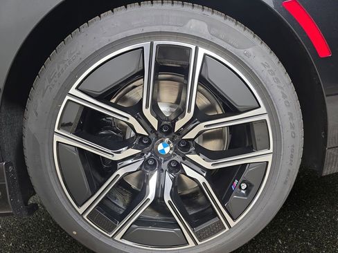 New 2026 BMW i7 xDrive60 w/ Executive Package AWD/4WD image 32