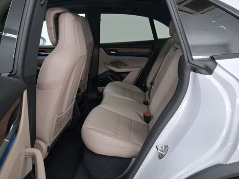 New 2026 Porsche Macan Electric image 12