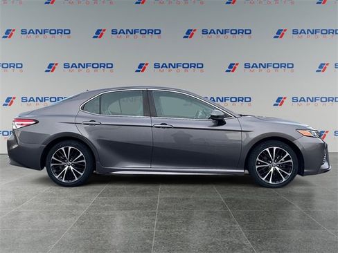 Used 2020 Toyota Camry SE image 6
