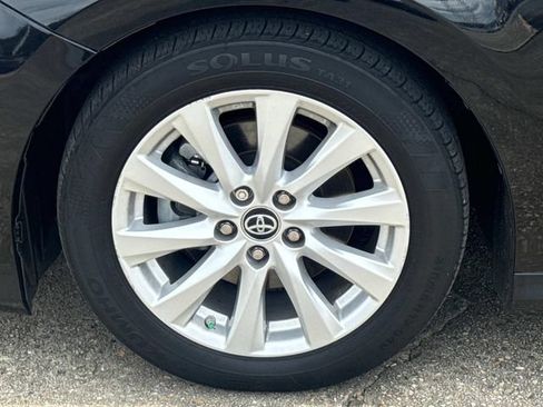 Used 2019 Toyota Camry LE FWD image 5