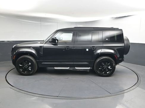 Used 2023 Land Rover Defender 110 X-Dynamic SE image 2