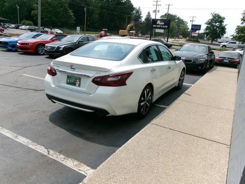 Used 2017 Nissan Altima 2.5 SR FWD image 5