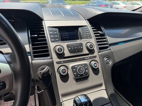 Used 2018 Ford Taurus SEL AWD/4WD image 16