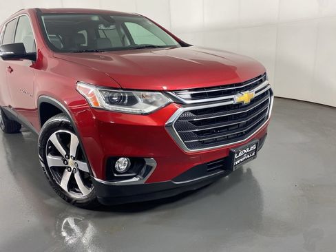 Used 2019 Chevrolet Traverse LT w/ LT Premium Package FWD image 3