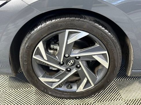 Used 2024 Hyundai Elantra Limited image 15