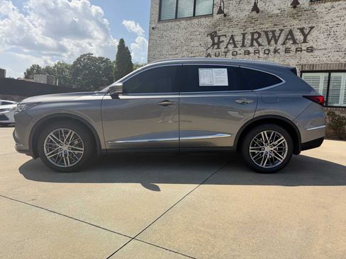 Used 2024 Acura MDX SH-AWD w/ Advance Package image 9