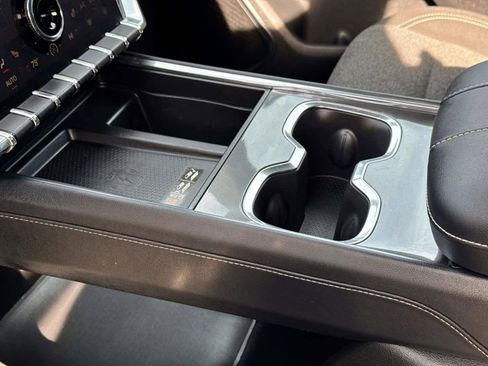 Used 2025 GMC Acadia Elevation image 17