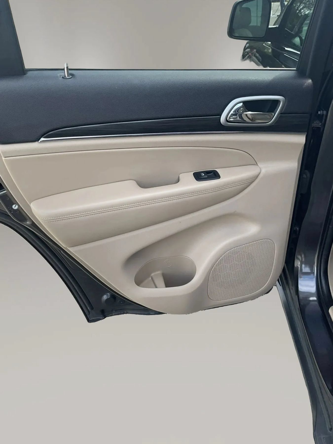 Used 2019 Jeep Grand Cherokee Limited AWD/4WD image 32