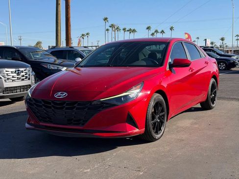 Used 2021 Hyundai Elantra SEL w/ Convenience Package FWD image 2