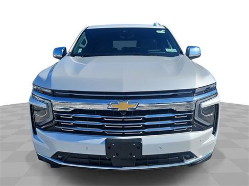 Used 2025 Chevrolet Suburban Premier image 1