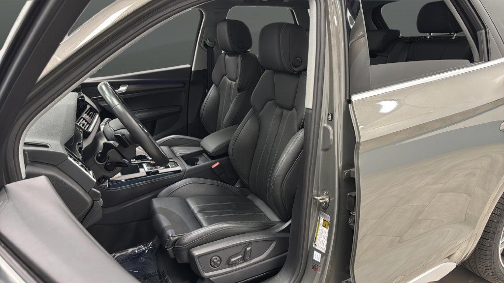 Used 2025 Audi Q5 e Premium Plus w/ Premium Plus Package AWD/4WD image 9