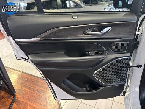 Used 2023 Jeep Grand Cherokee Overland w/ Luxury Tech Group IV image 29