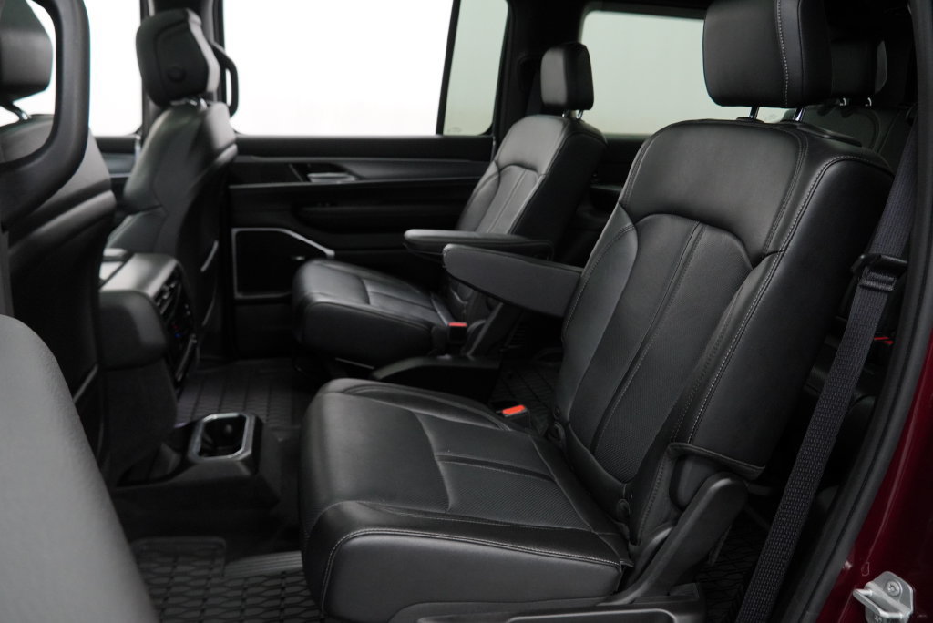 Used 2024 Jeep Wagoneer Series II AWD/4WD image 21