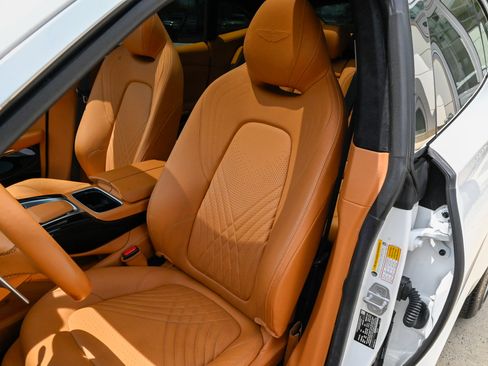 Used 2024 Aston Martin DBX AWD/4WD image 19