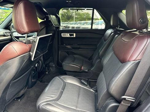 Used 2020 Ford Explorer Platinum w/ Premium Technology Package AWD/4WD image 24