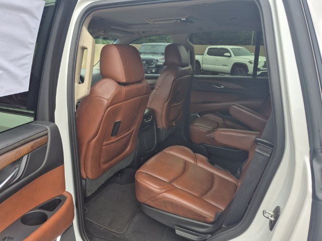 Used 2018 Cadillac Escalade Premium Luxury AWD/4WD image 15