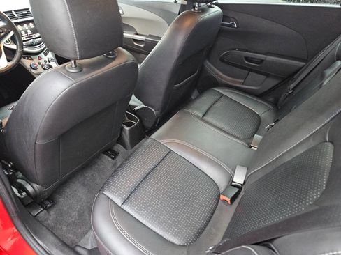 Used 2020 Chevrolet Sonic Premier image 32