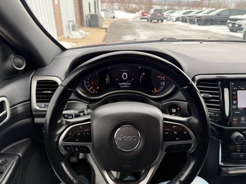 Used 2022 Jeep Grand Cherokee Laredo E image 4