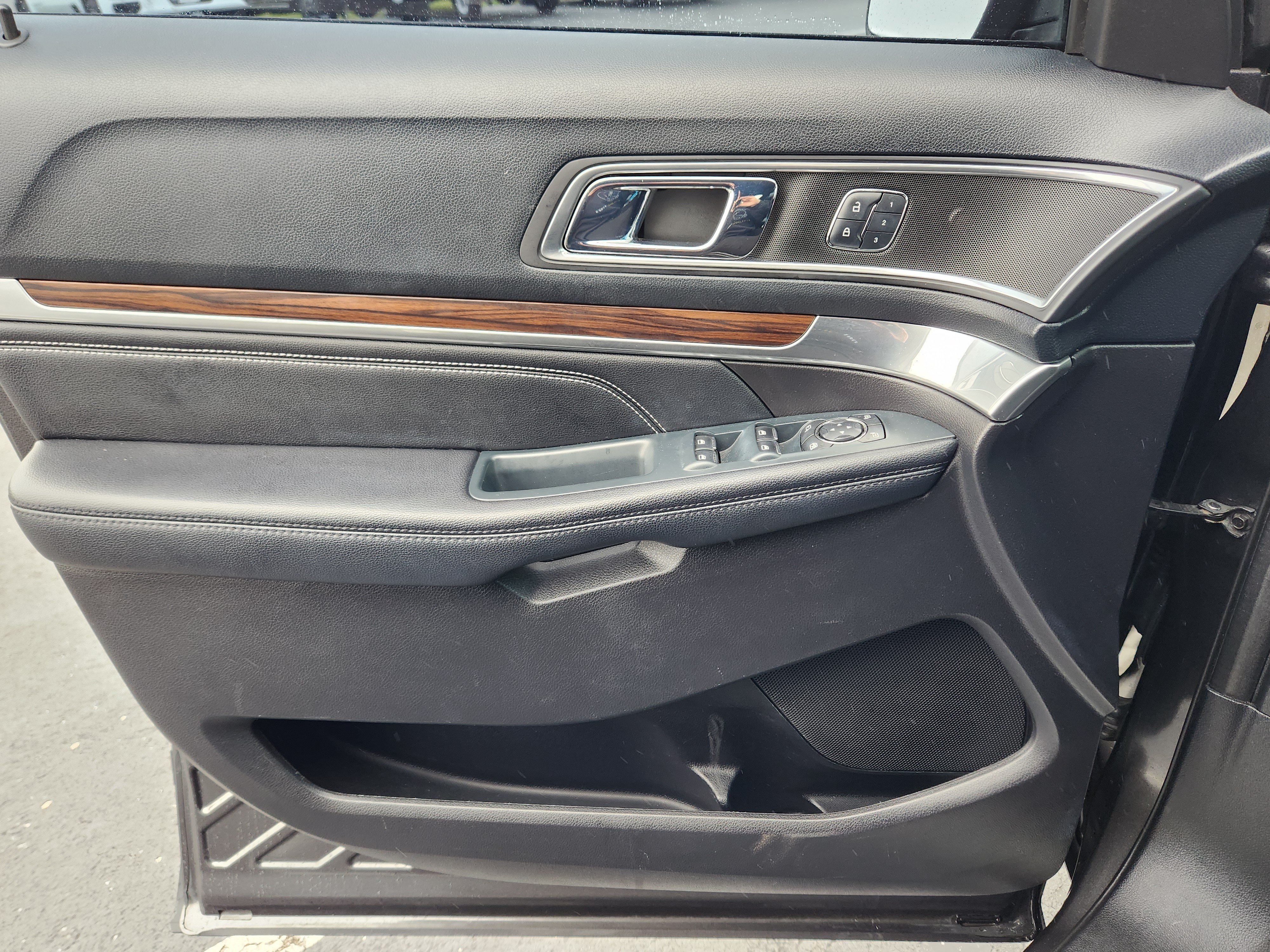 Used 2016 Ford Explorer Limited AWD/4WD image 24