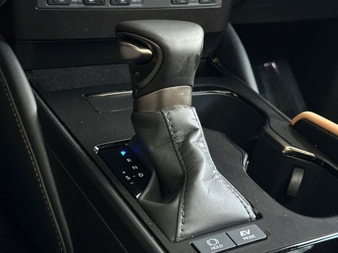 Used 2025 Lexus ES 300h w/ Premium Package FWD image 25