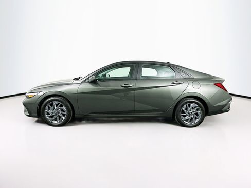 Used 2024 Hyundai Elantra SEL image 4