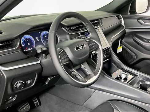 New 2026 Jeep Grand Cherokee L 4WD image 8