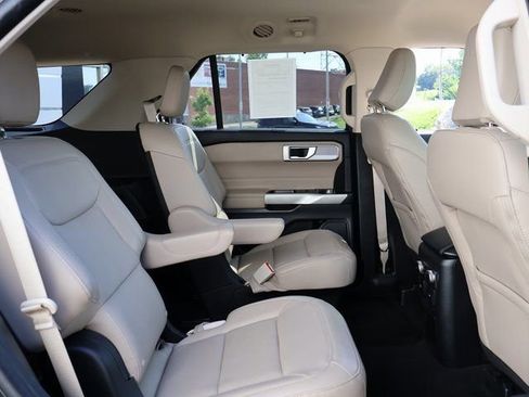 Used 2023 Ford Explorer Limited AWD/4WD image 12