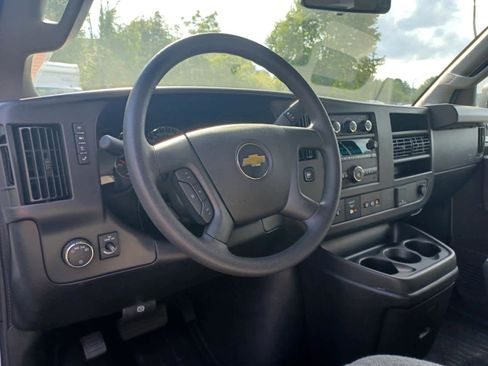 Used 2025 Chevrolet Express 3500 LS w/ Chrome Appearance Package image 8