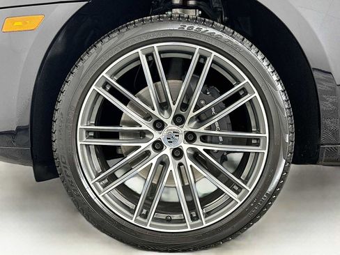 Certified 2025 Porsche Macan image 32