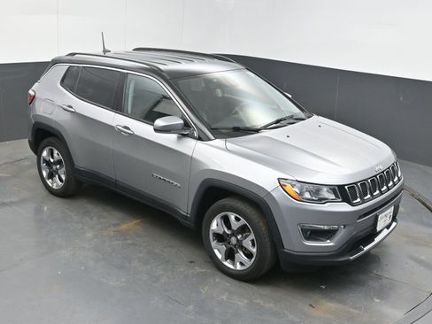Used 2019 Jeep Compass Limited AWD/4WD image 29
