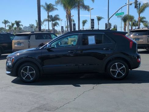 Certified 2025 Kia Niro EX FWD image 6
