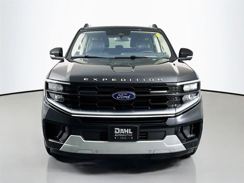 Used 2025 Ford Expedition Max Platinum w/ Driver's Package AWD/4WD image 3