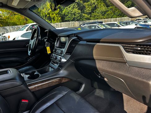 Used 2020 Chevrolet Suburban LT image 9