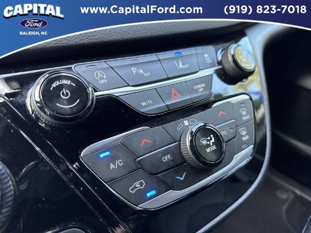 Used 2025 Chrysler Pacifica Select FWD image 29