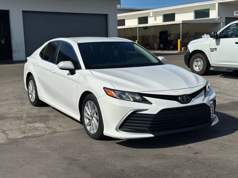 Used 2021 Toyota Camry LE FWD image 3