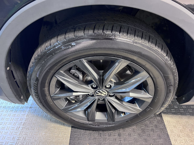 Certified 2024 Volkswagen Tiguan SE FWD image 9