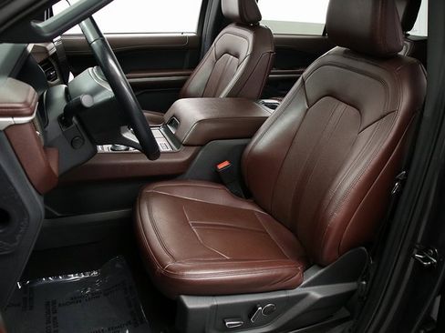 Used 2023 Ford Expedition Limited image 9