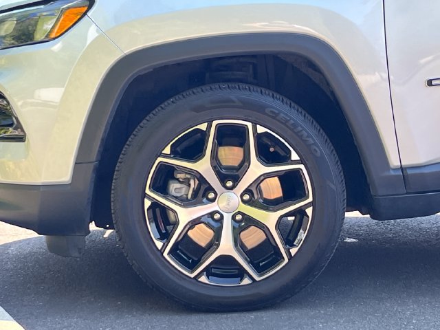 Used 2024 Jeep Compass Limited AWD/4WD image 8