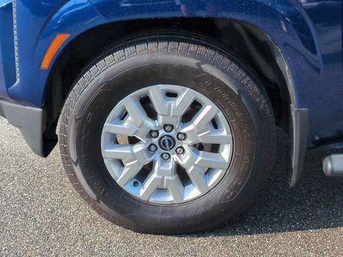 Used 2023 Nissan Frontier SV RWD image 11