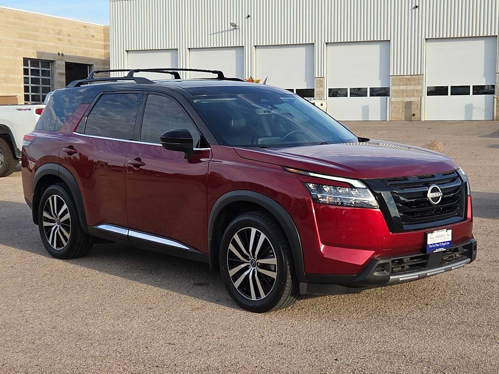 Used 2023 Nissan Pathfinder Platinum w/ Lighting Package (N92) AWD/4WD image 2