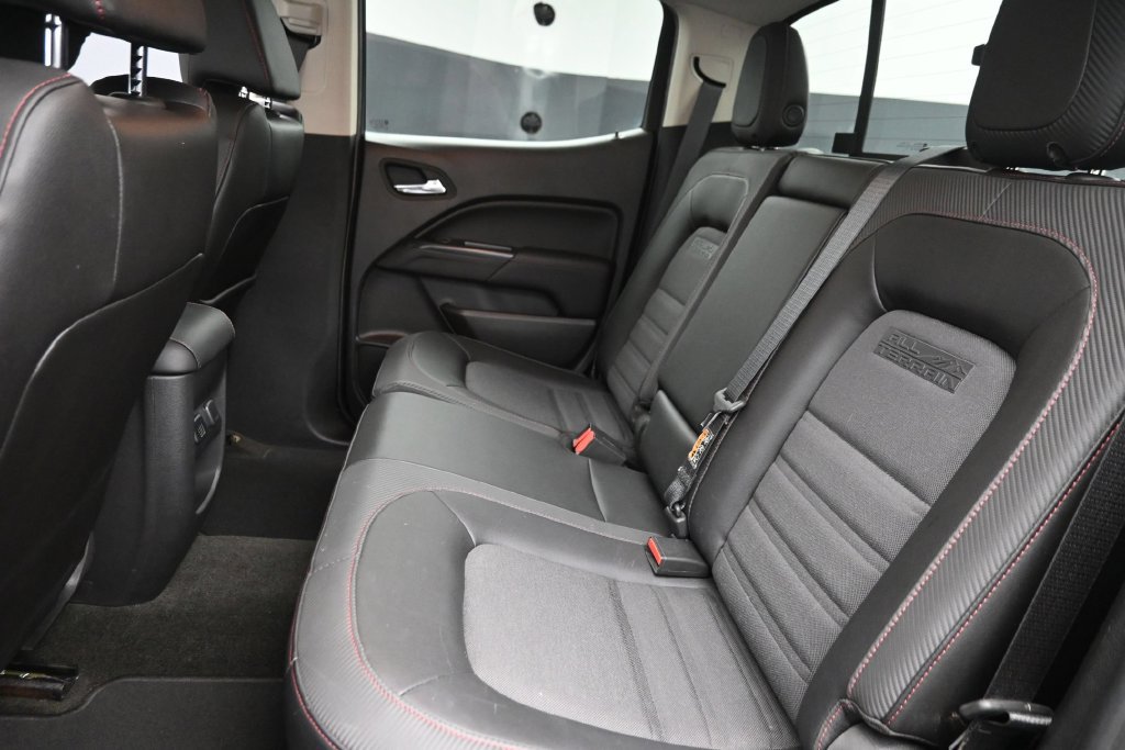 Used 2015 GMC Canyon SLE w/ All-Terrain Package AWD/4WD image 11